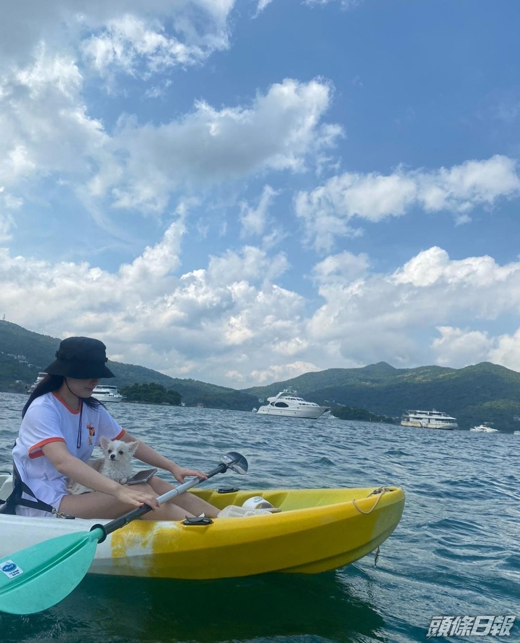 陳瀅仲有玩獨木舟。